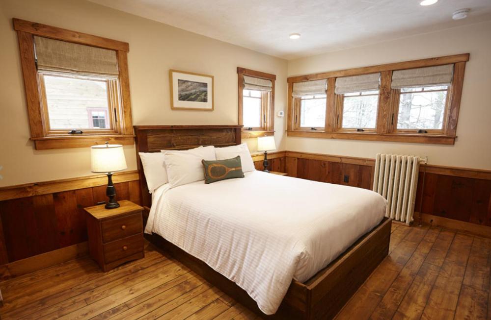 Standard Queen Room interior